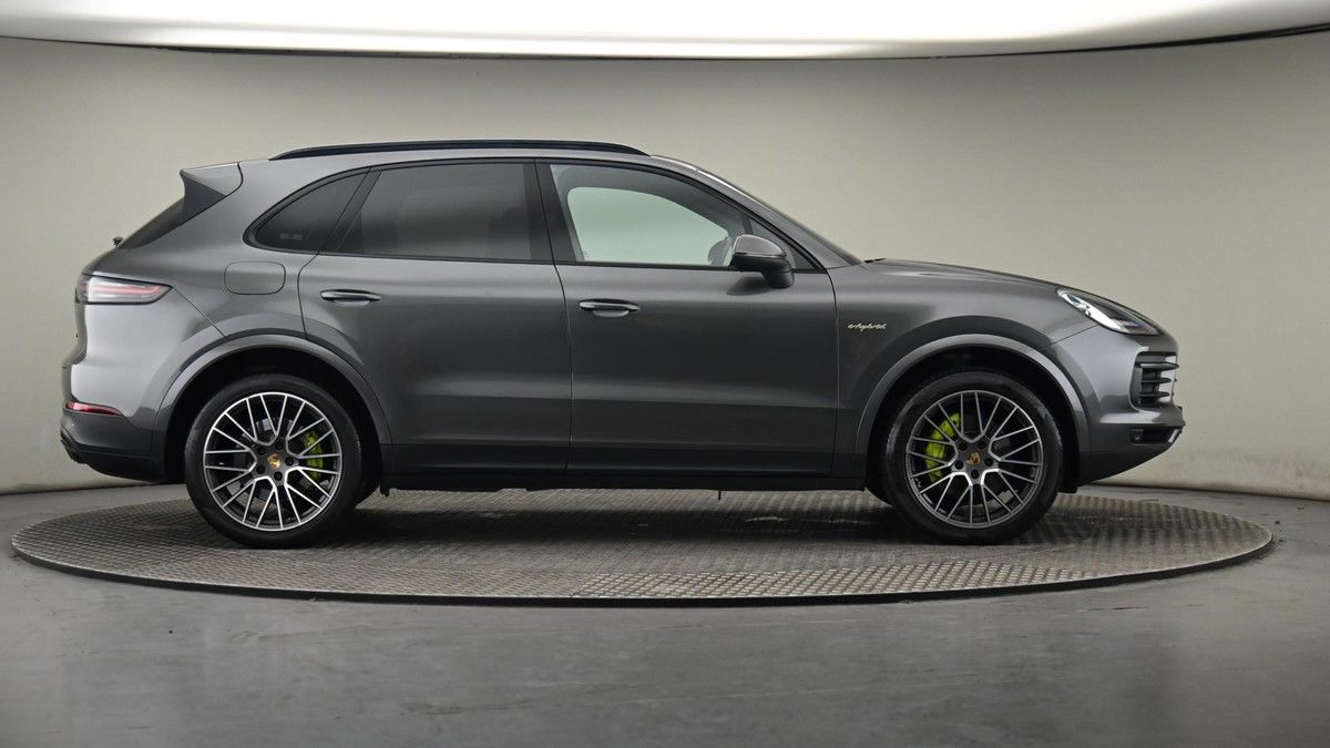 Porsche Cayenne Image 27