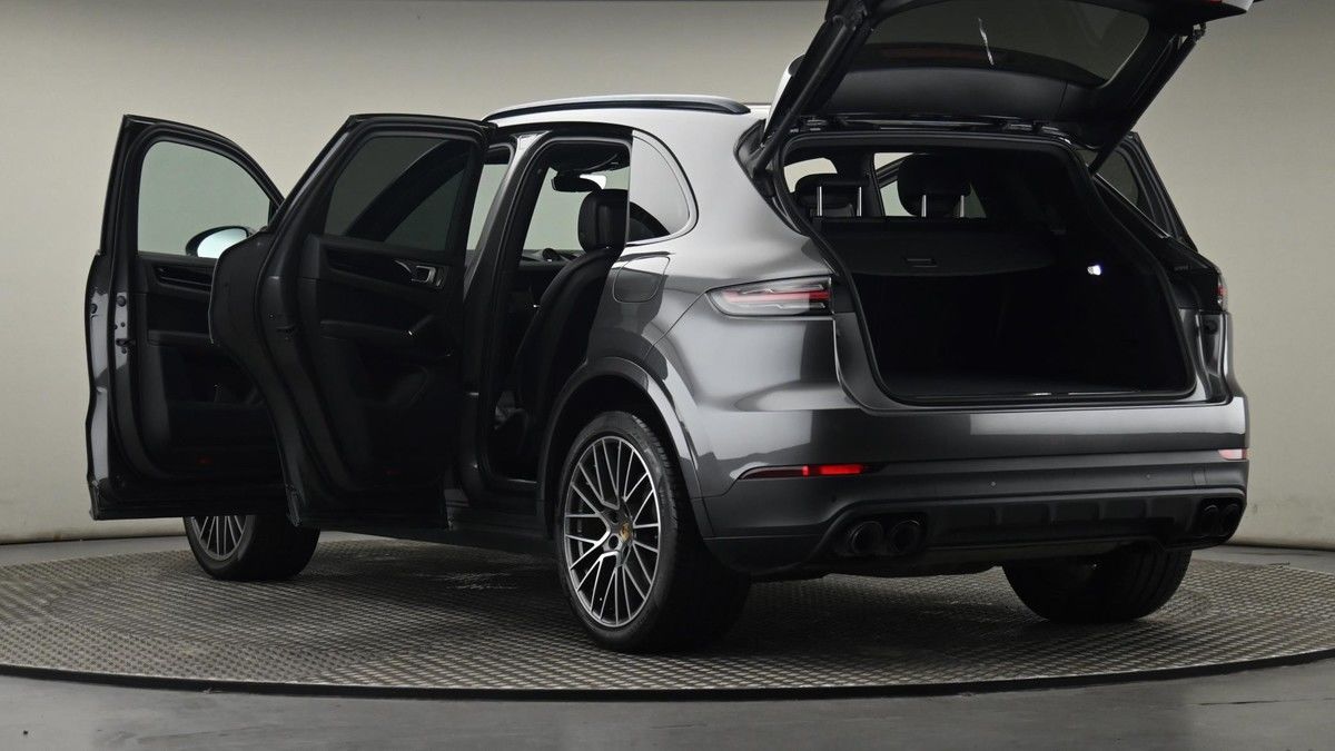 Porsche Cayenne Image 29