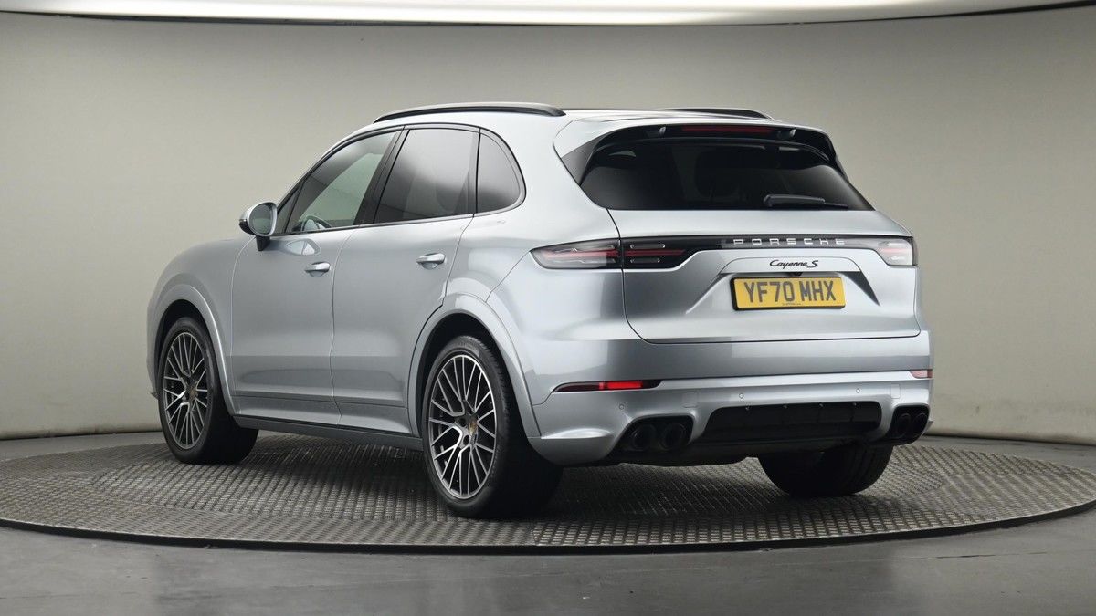 Porsche Cayenne Image 24