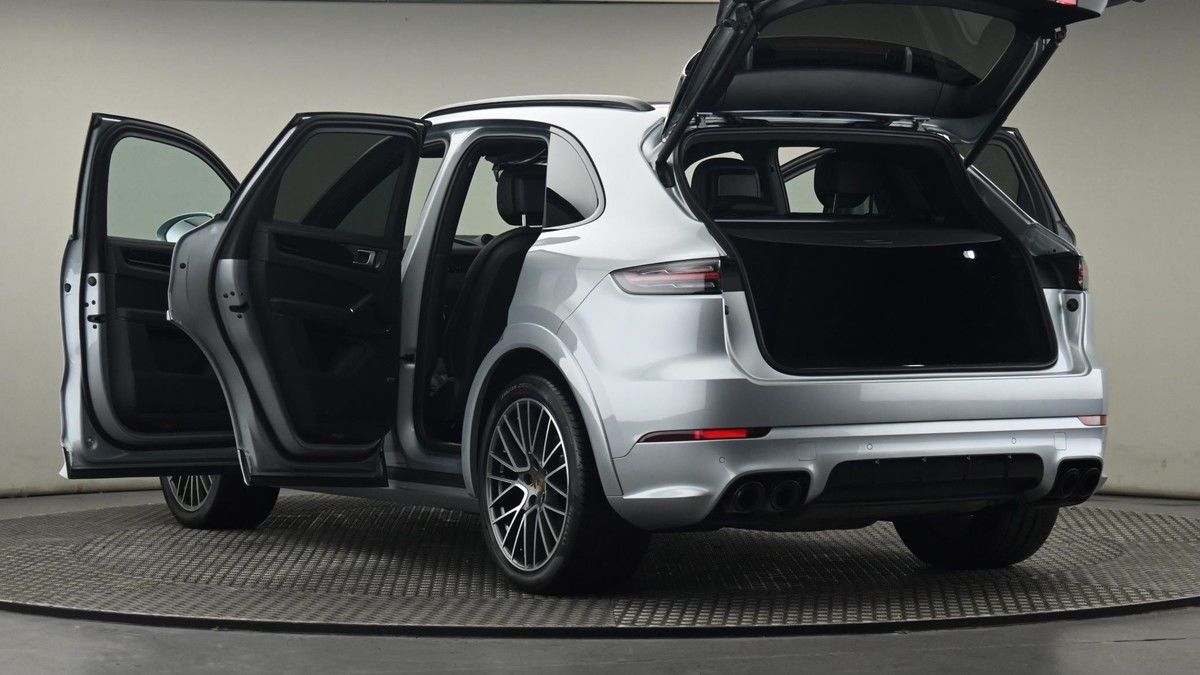 Porsche Cayenne Image 29