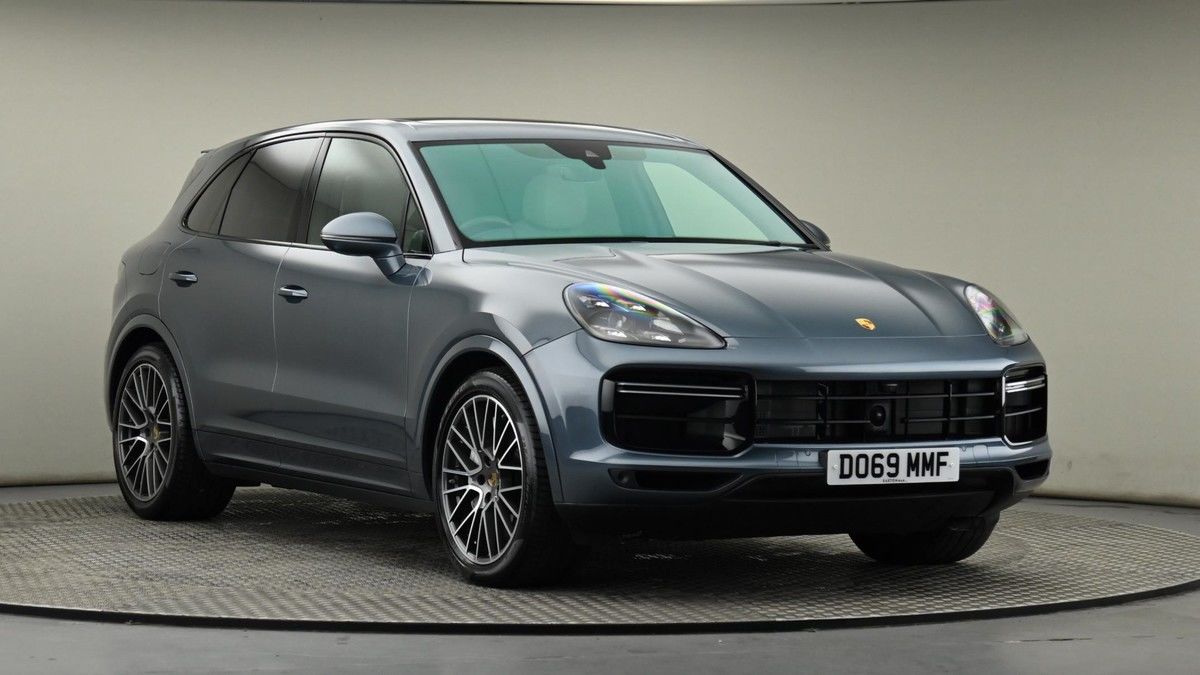 Porsche Cayenne Sticky Header Image