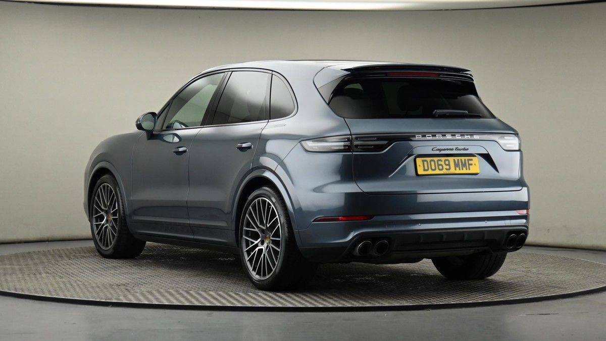 Porsche Cayenne Image 24