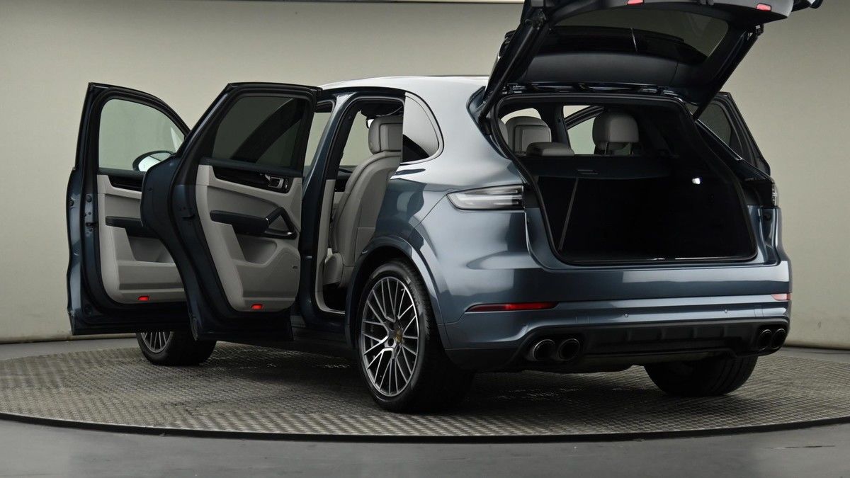 Porsche Cayenne Image 29