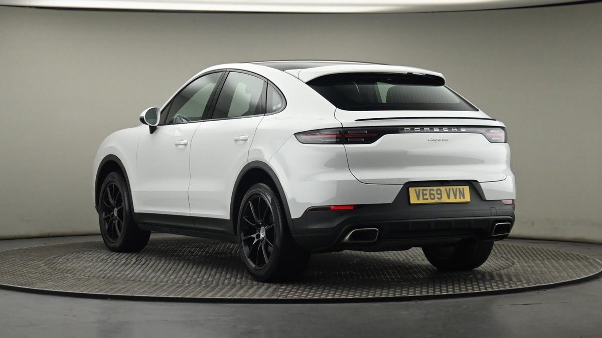 Porsche Cayenne Image 24