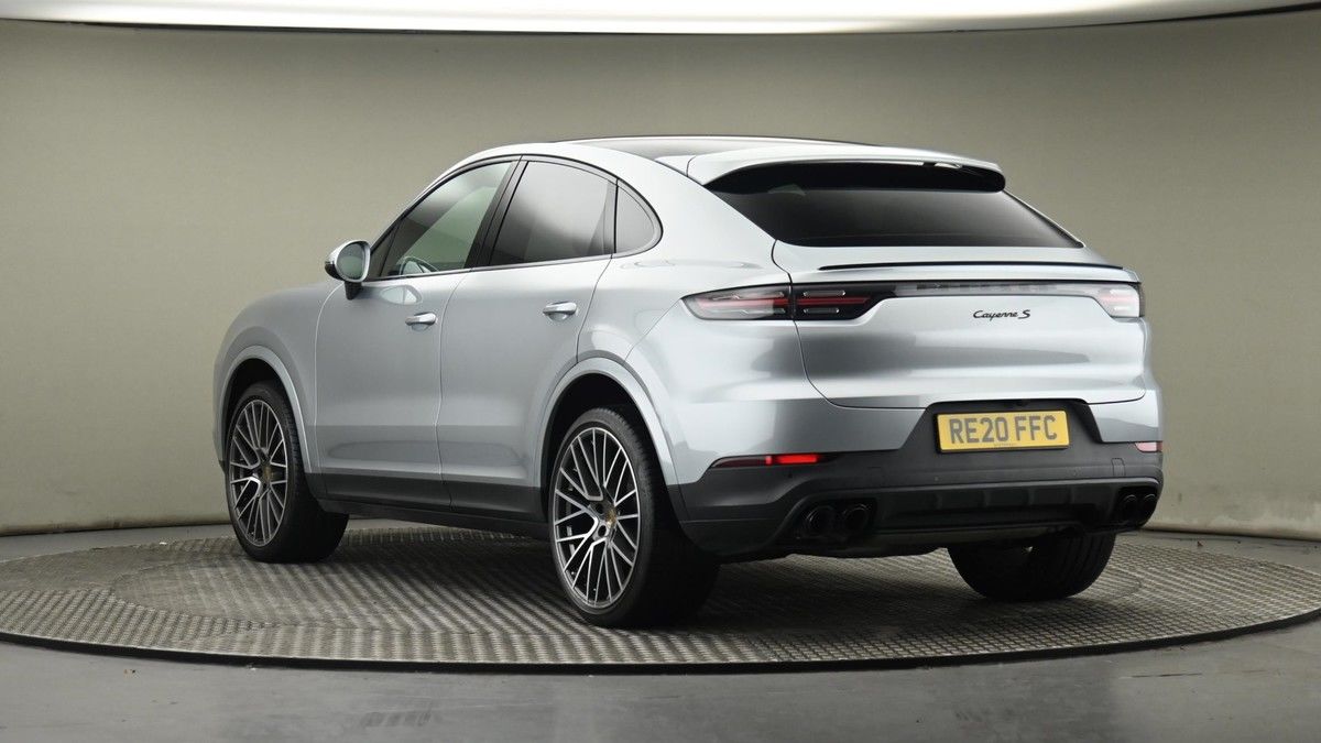 Porsche Cayenne Image 24