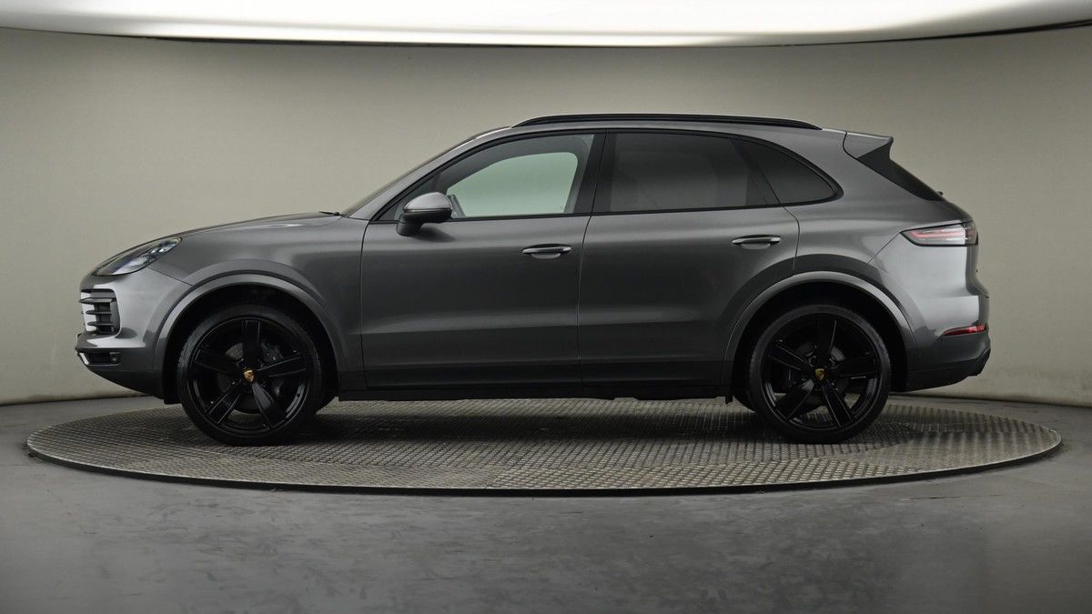 Porsche Cayenne Image 23