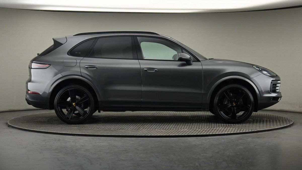 Porsche Cayenne Image 27