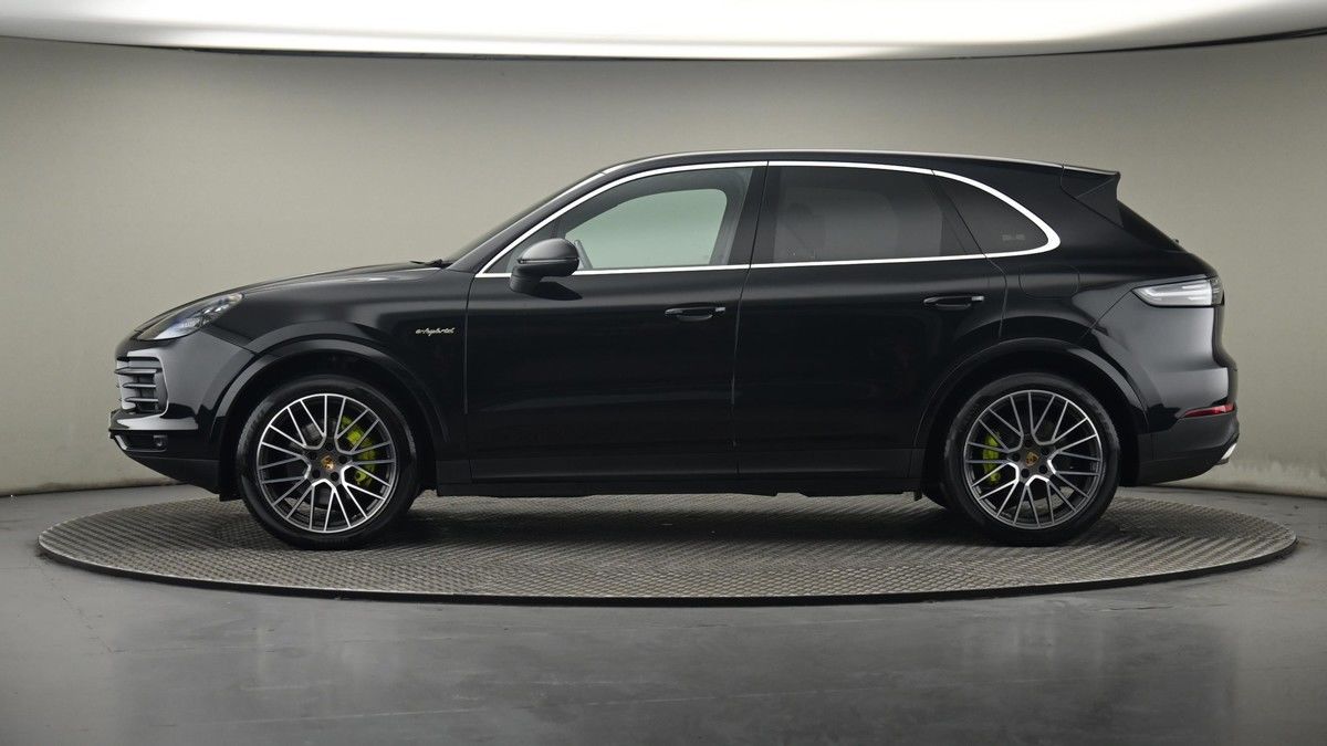 Porsche Cayenne Image 23