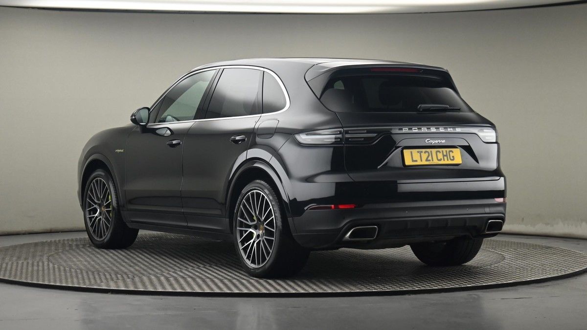 Porsche Cayenne Image 24