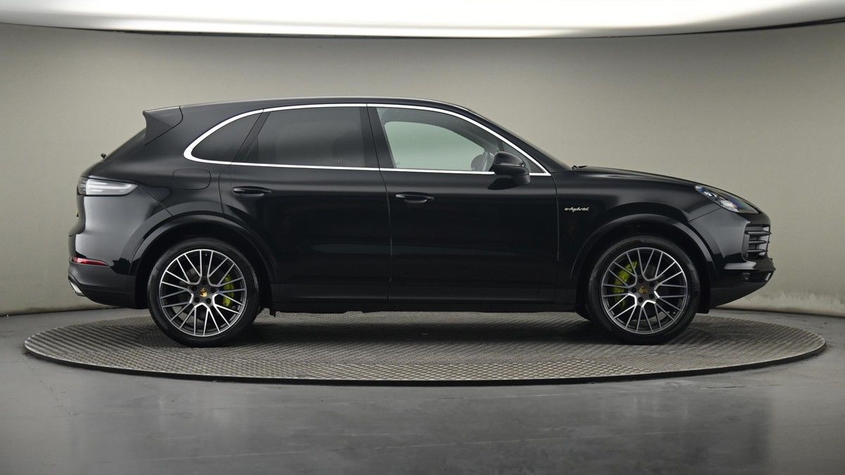 Porsche Cayenne Image 27