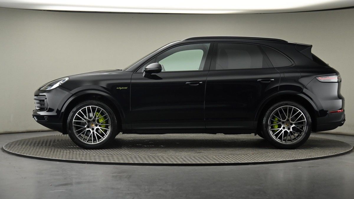 Porsche Cayenne Image 23