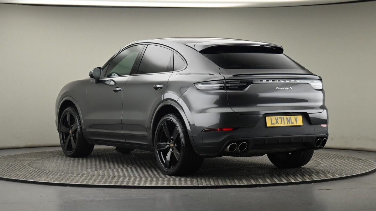 Porsche Cayenne Image 24