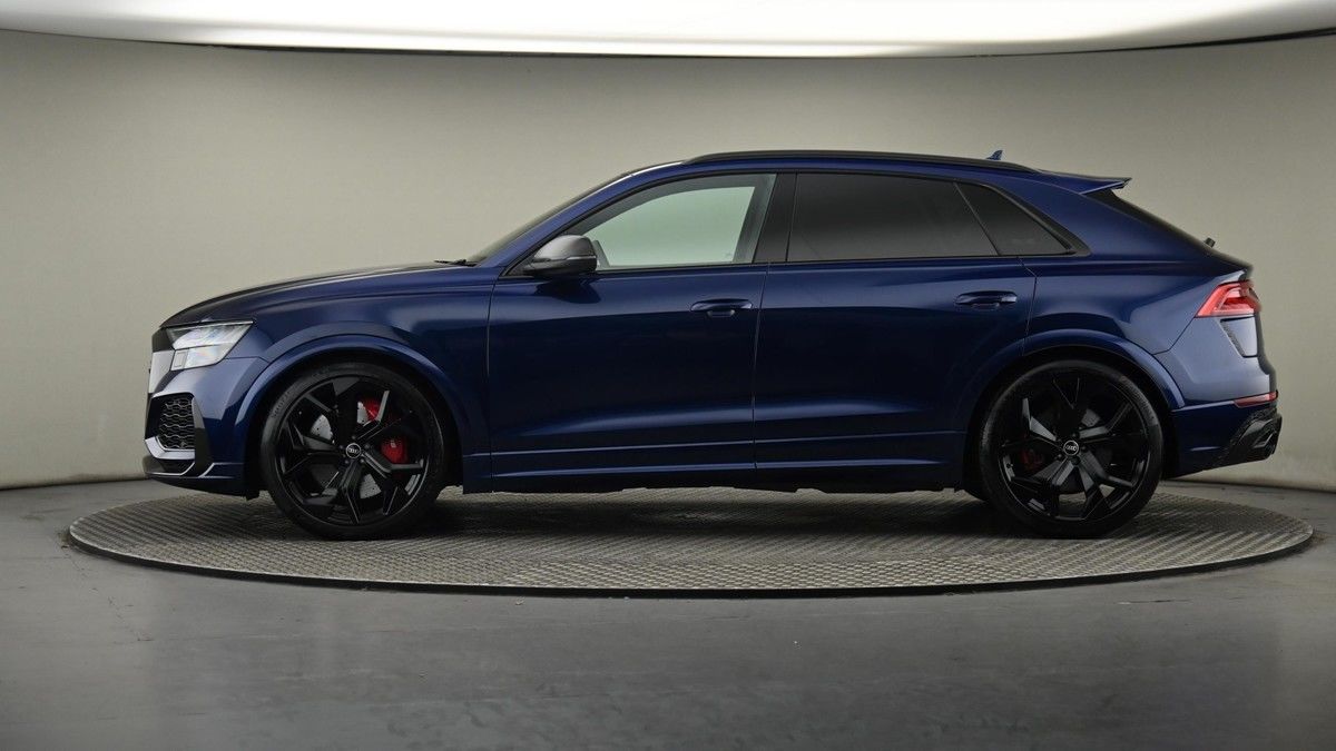 Audi RSQ8 Image 23