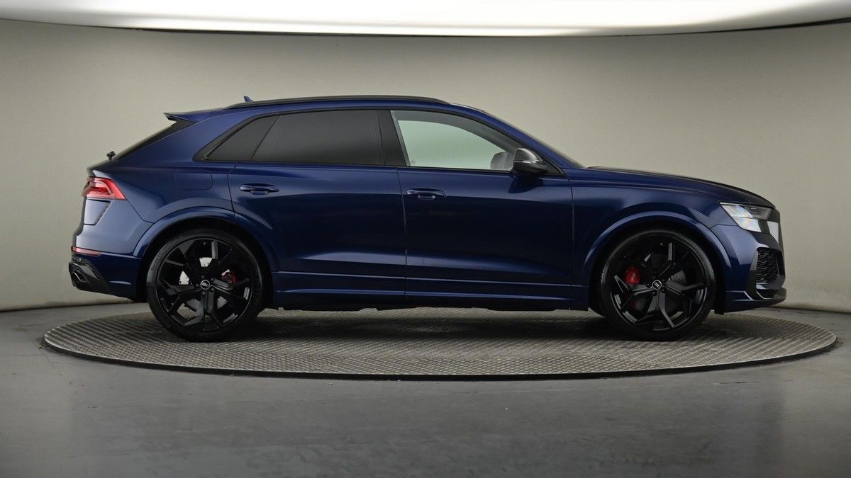 Audi RSQ8 Image 27