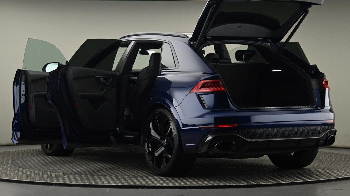 Audi RSQ8 Image 29