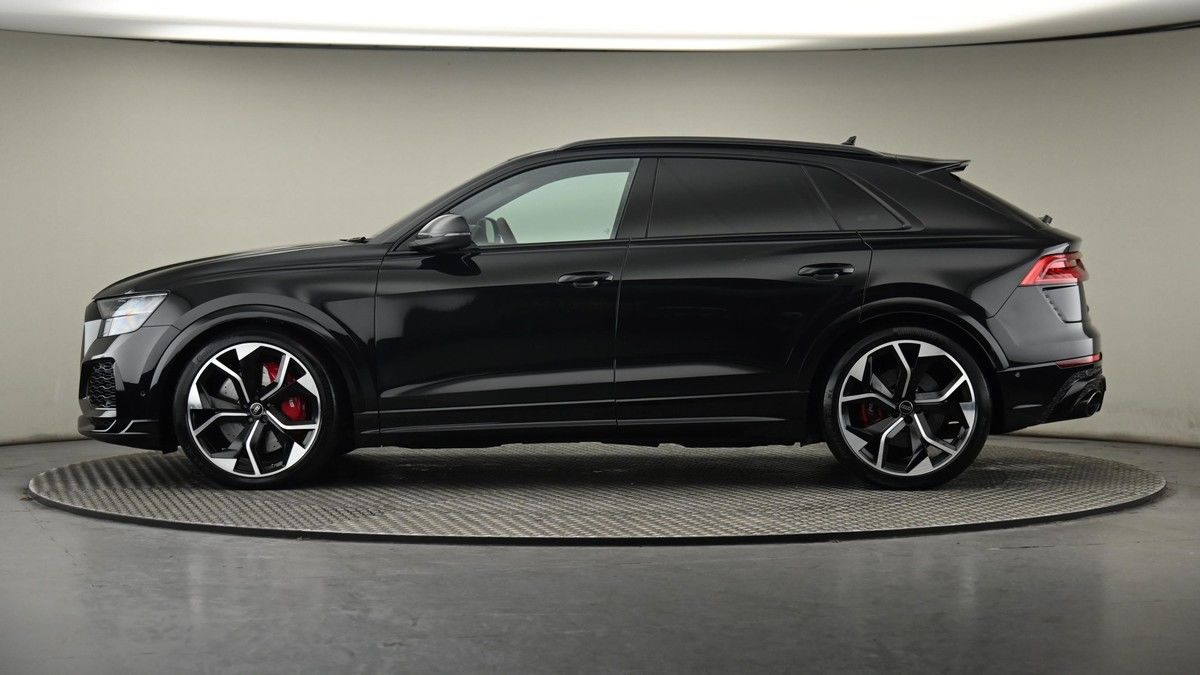 Audi RSQ8 Image 23