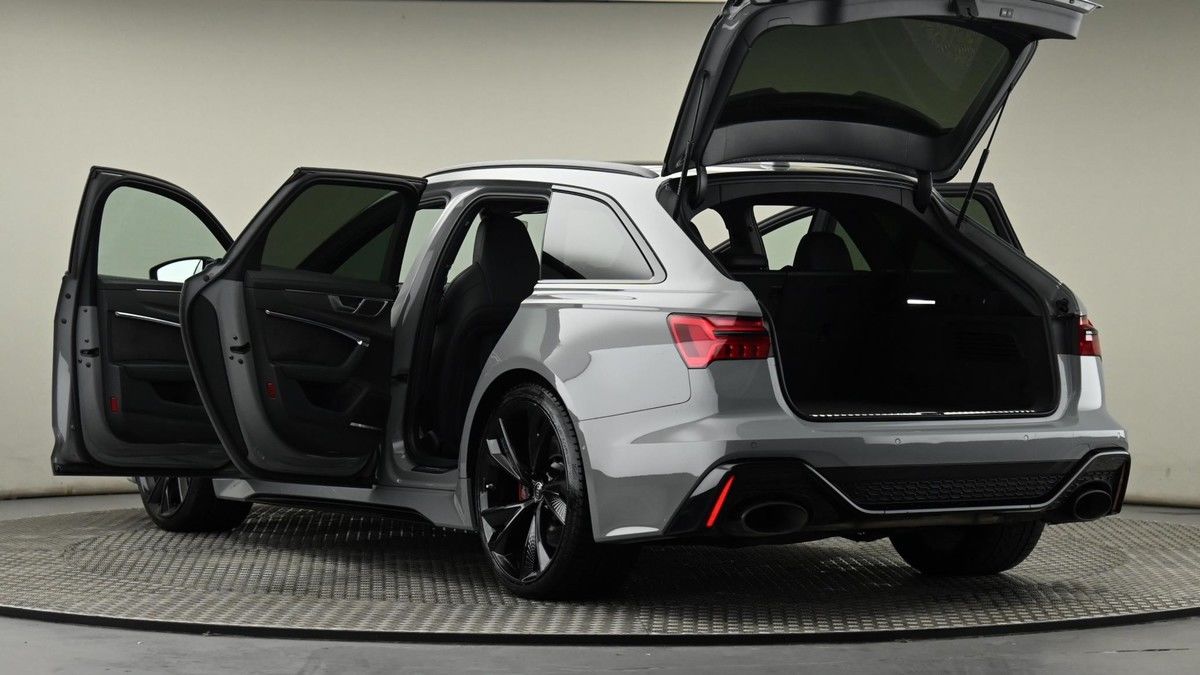 Audi RS6 Avant Image 29