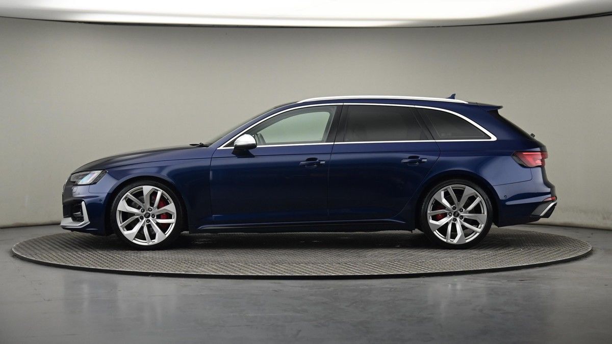 Audi RS4 Avant Image 23