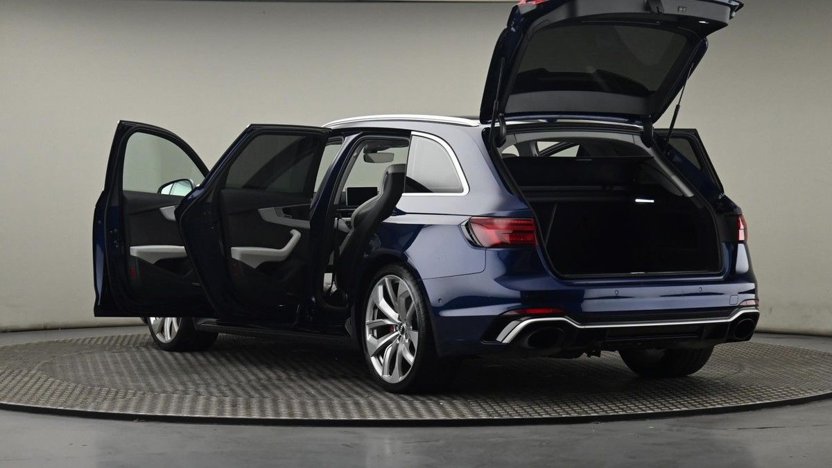 Audi RS4 Avant Image 29