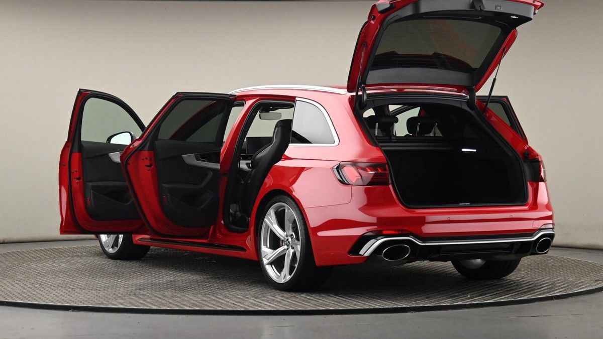 Audi RS4 Avant Image 29