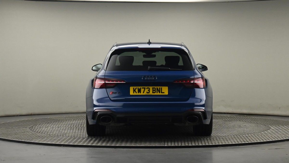 Audi RS4 Avant Image 25