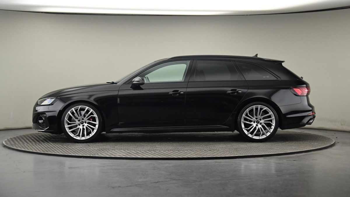 Audi RS4 Avant Image 23