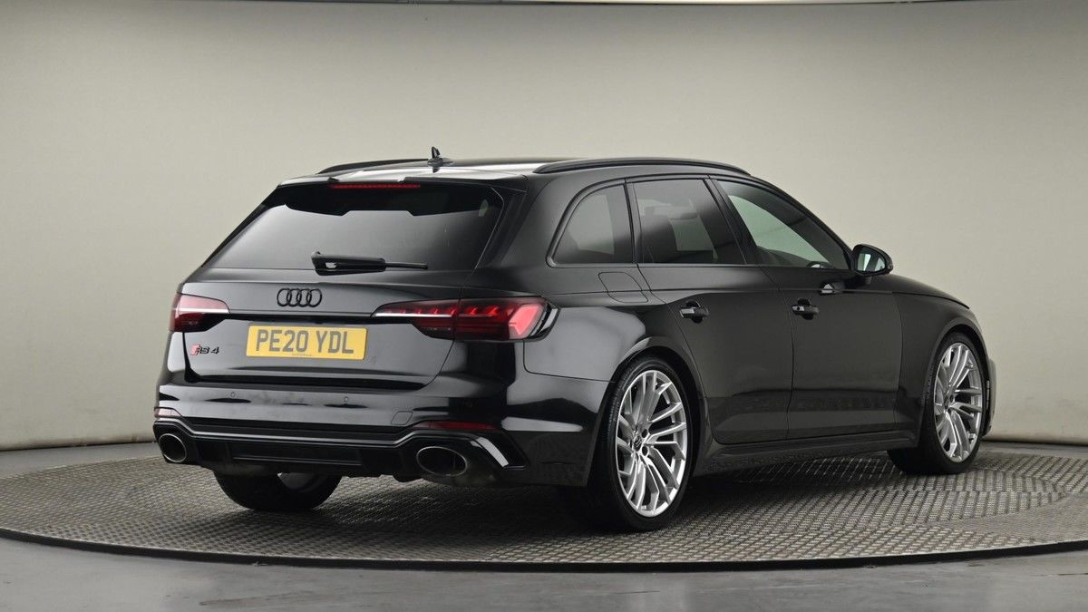 Audi RS4 Avant Image 26