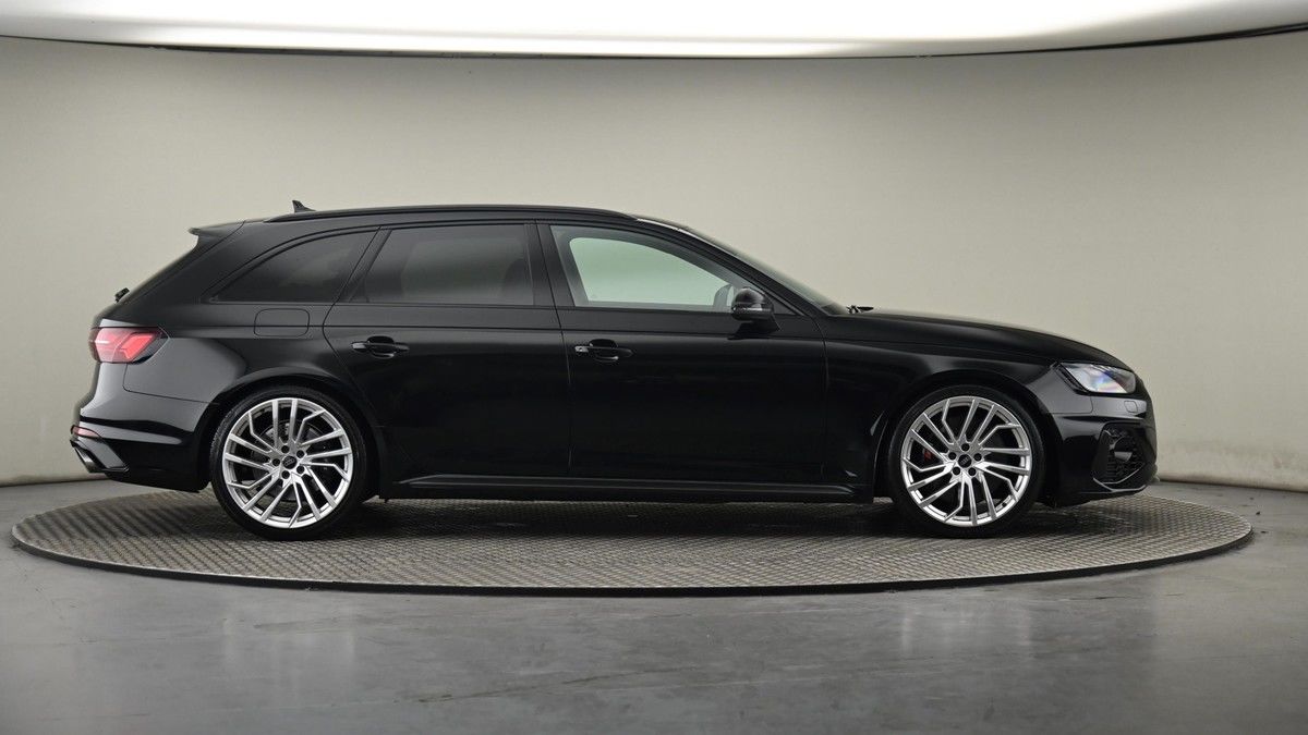 Audi RS4 Avant Image 27