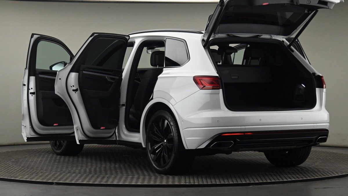 More views of Volkswagen Touareg