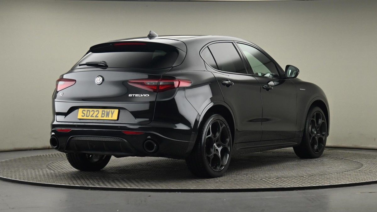 Alfa Romeo Stelvio Image 26