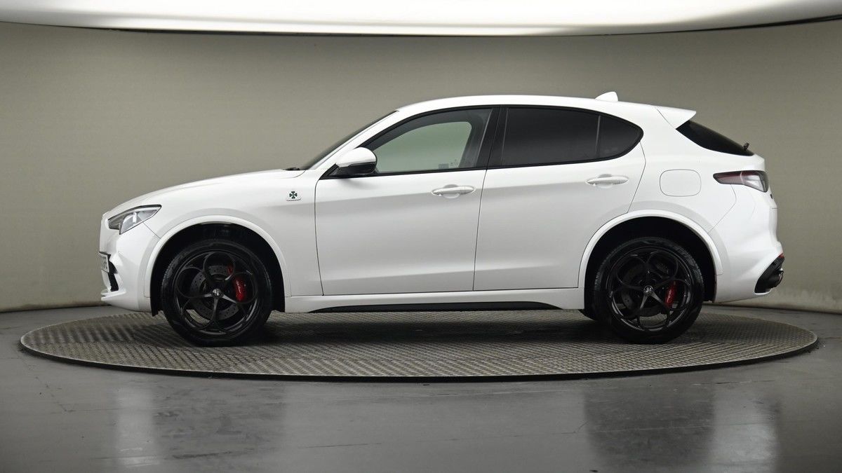 Alfa Romeo Stelvio Image 23