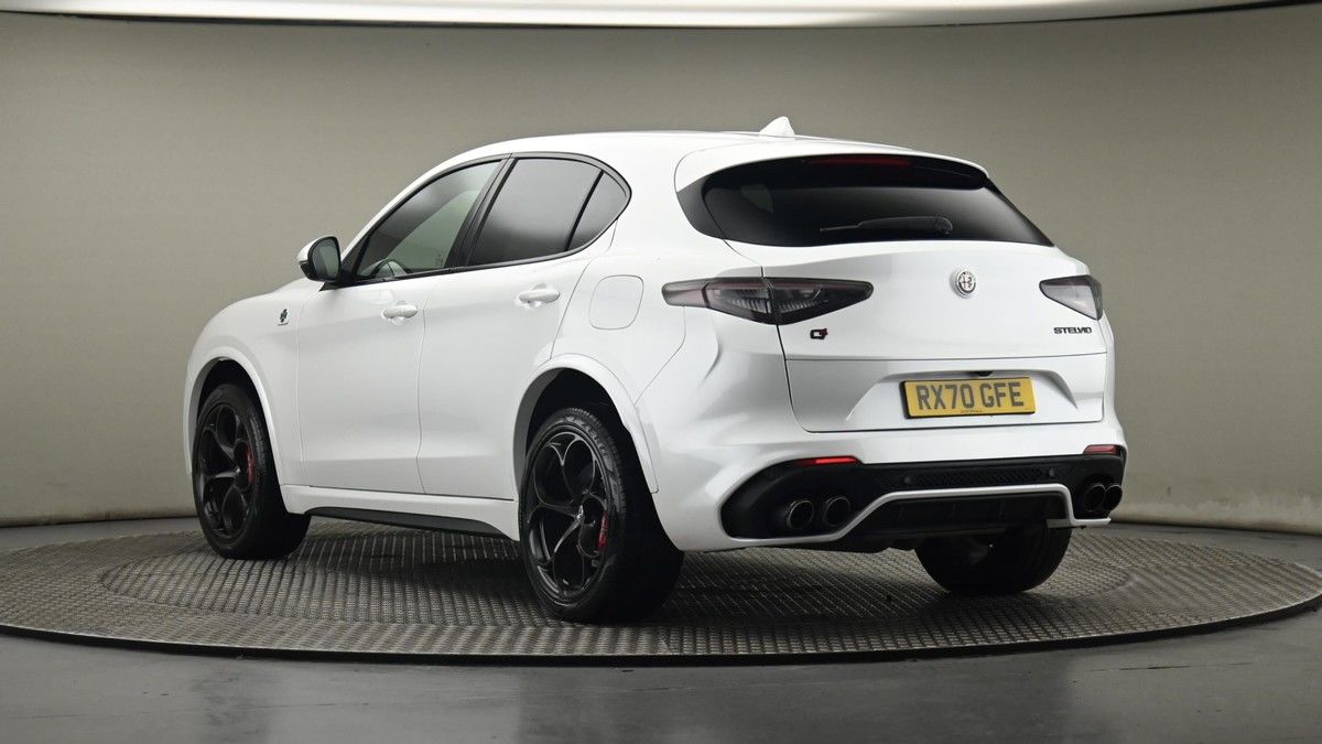 Alfa Romeo Stelvio Image 24