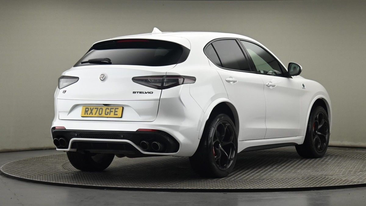 Alfa Romeo Stelvio Image 26