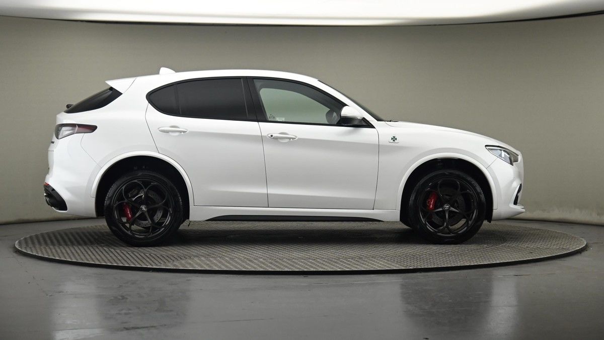 Alfa Romeo Stelvio Image 27