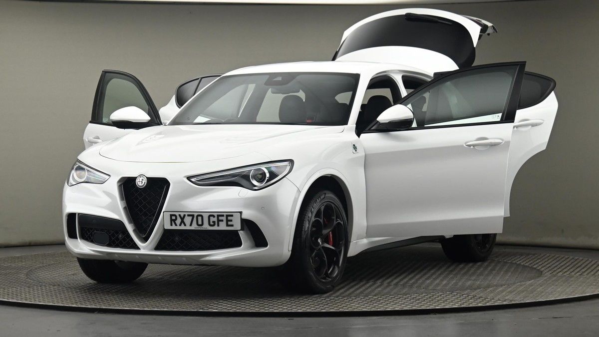 More views of Alfa Romeo Stelvio