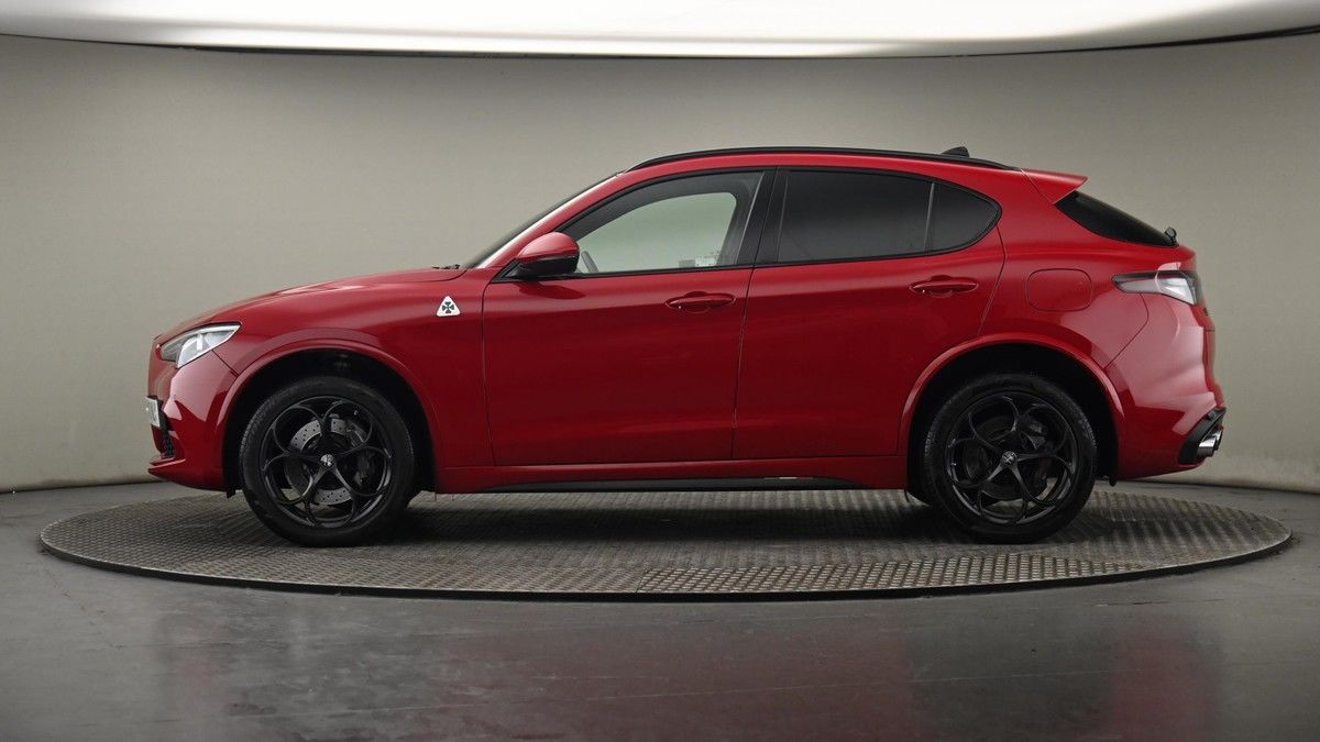 Alfa Romeo Stelvio Image 23