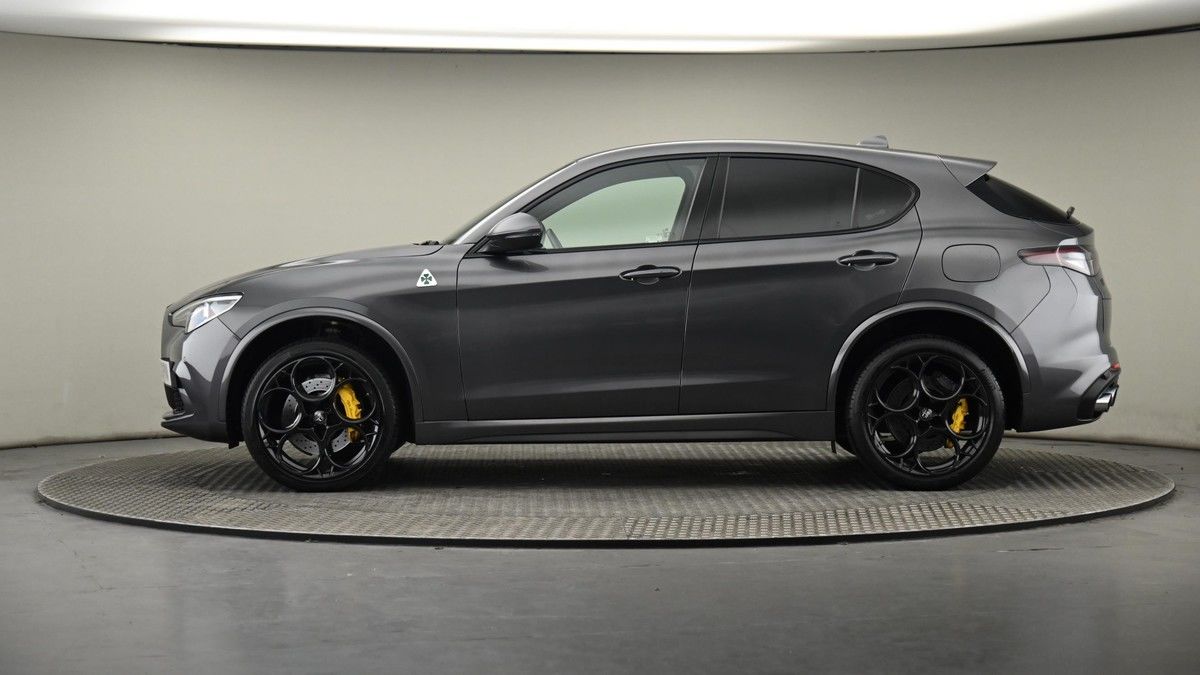 Alfa Romeo Stelvio Image 23