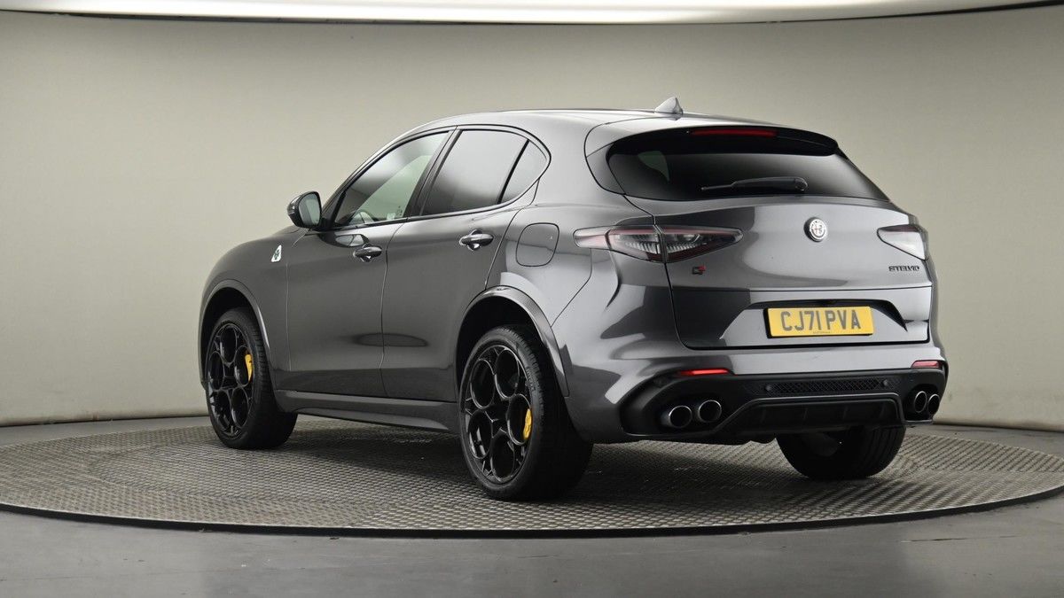 Alfa Romeo Stelvio Image 24