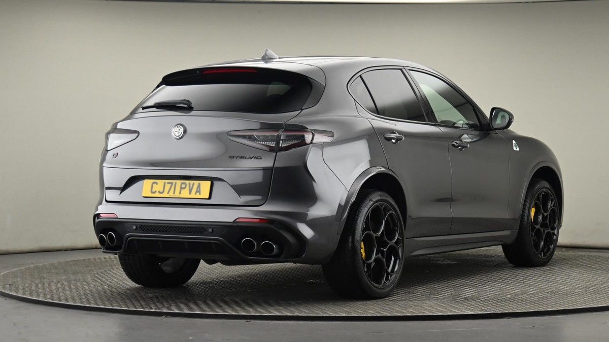 Alfa Romeo Stelvio Image 26