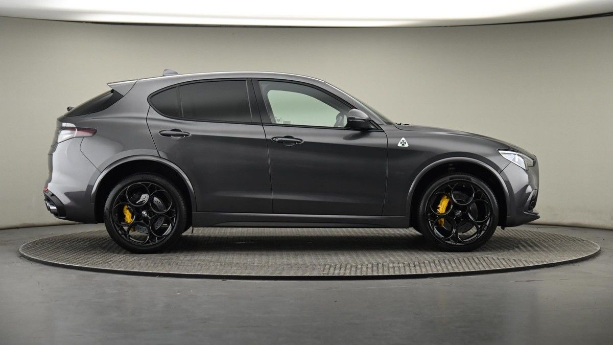 More views of Alfa Romeo Stelvio