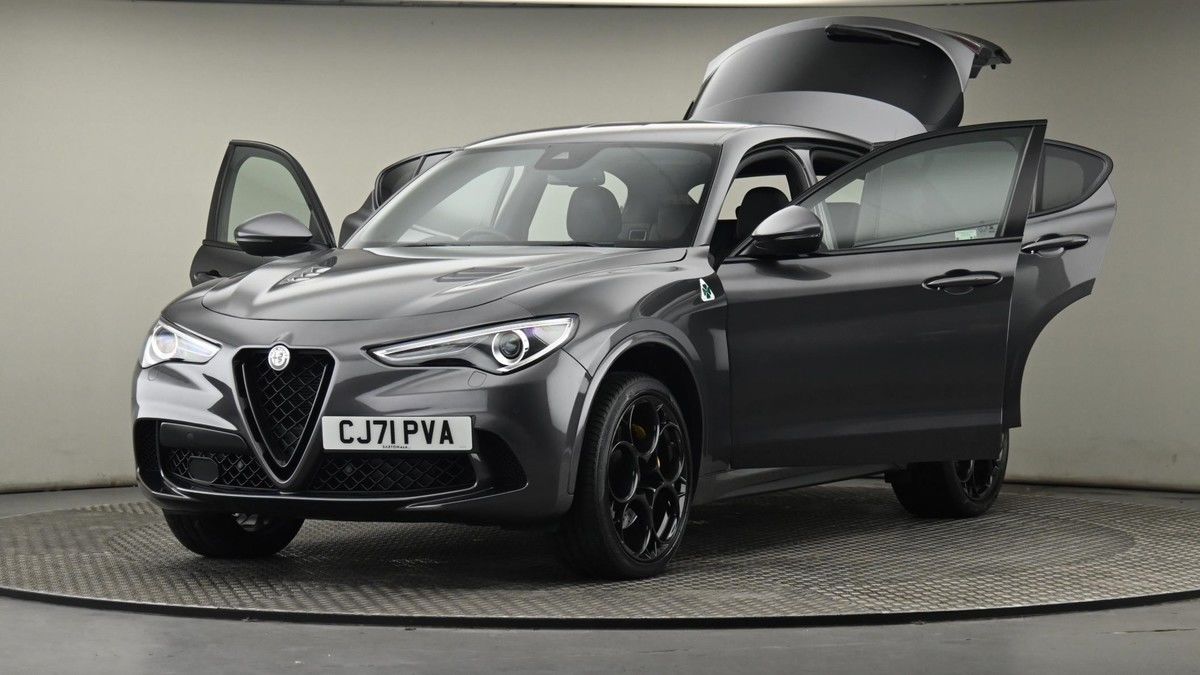 More views of Alfa Romeo Stelvio