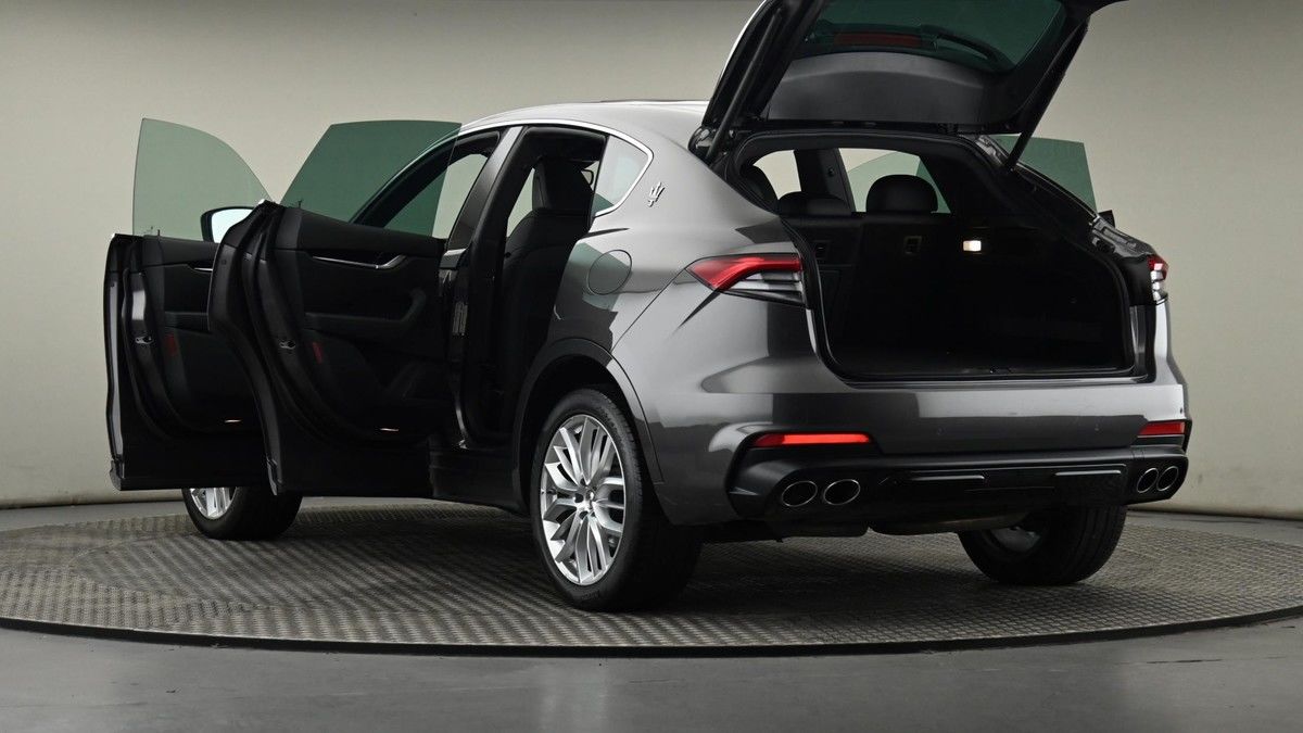 Maserati Levante Image 29