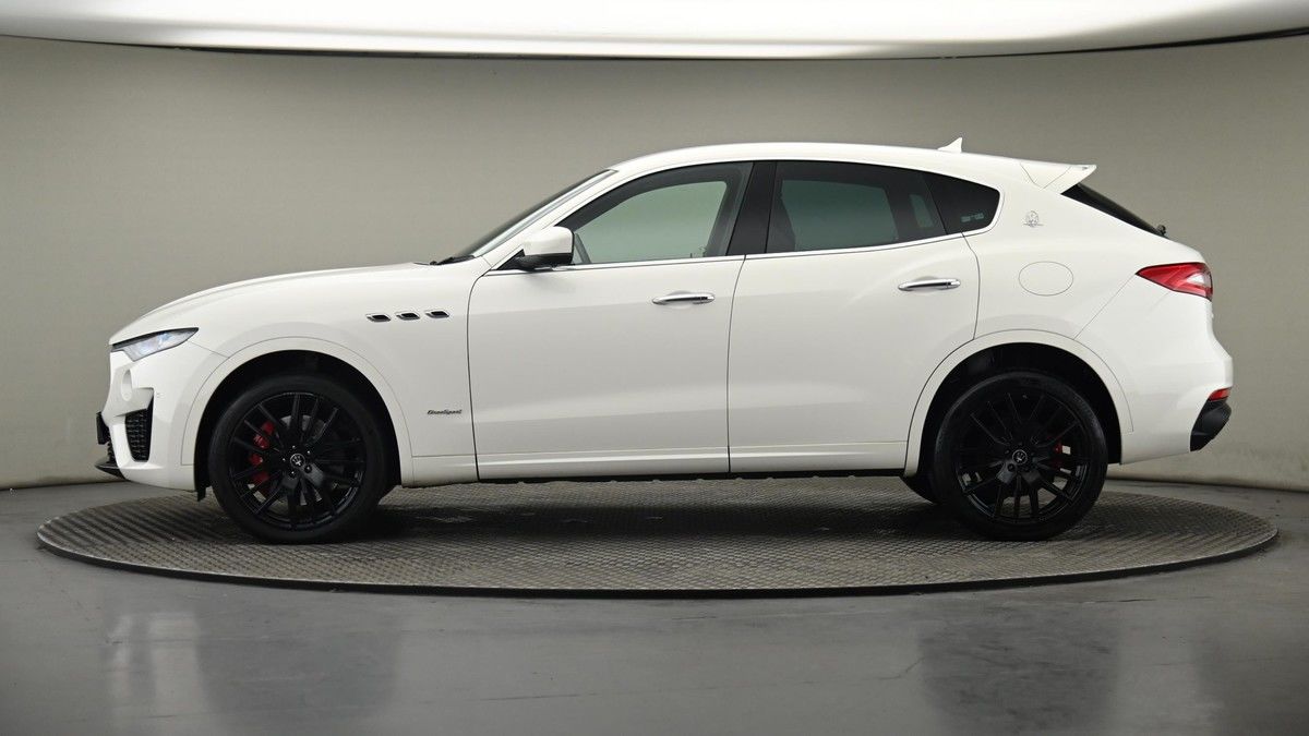 Maserati Levante Image 23