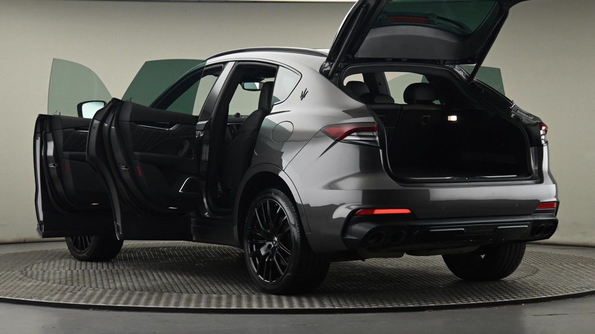 Maserati Levante Image 29