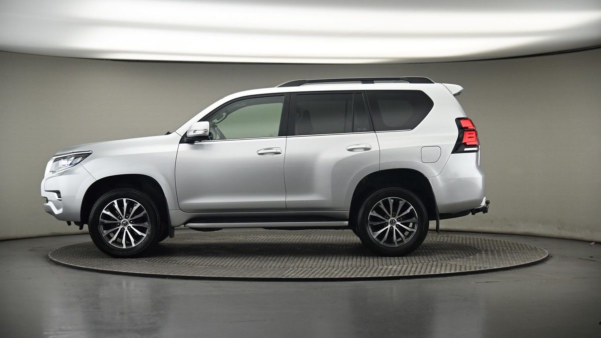 Toyota Land Cruiser Image 19