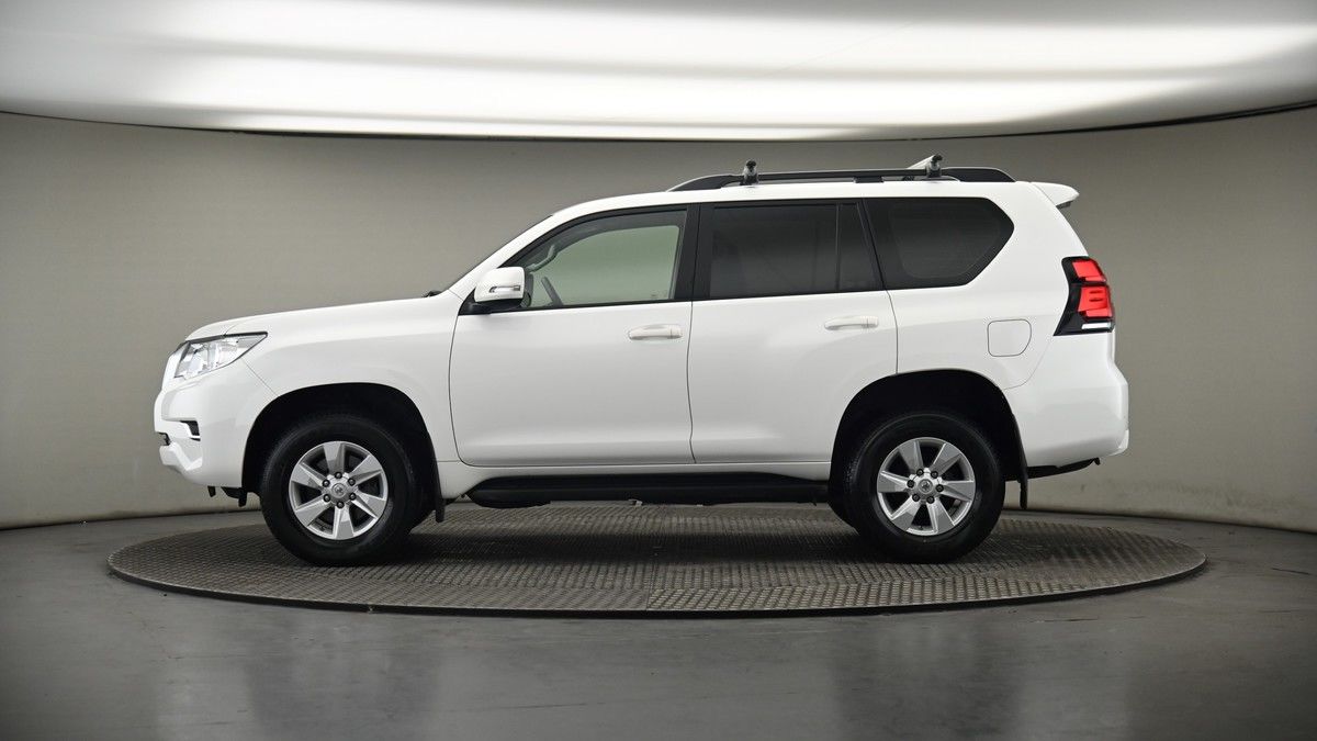 Toyota Land Cruiser Image 19