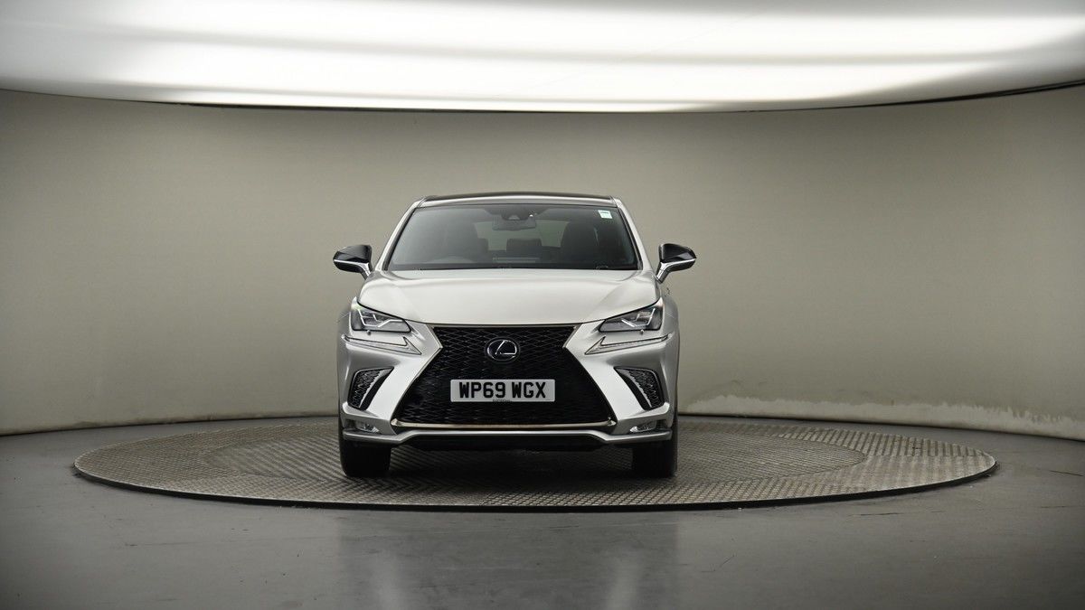 Lexus NX 300h Image 18