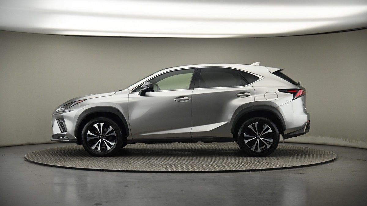 Lexus NX 300h Image 19