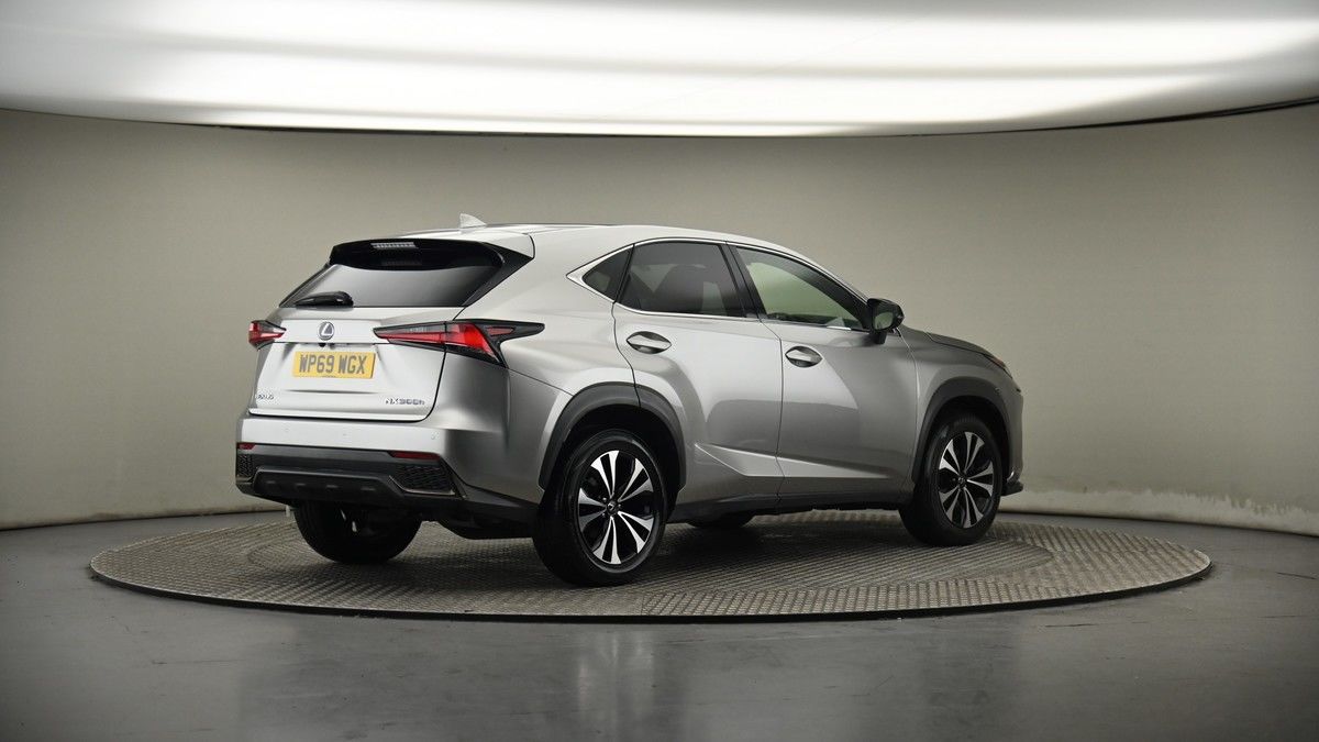 Lexus NX 300h Image 7