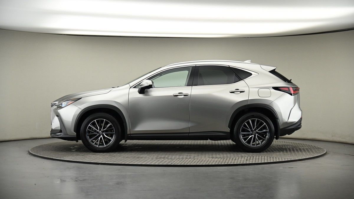 Lexus NX Image 19